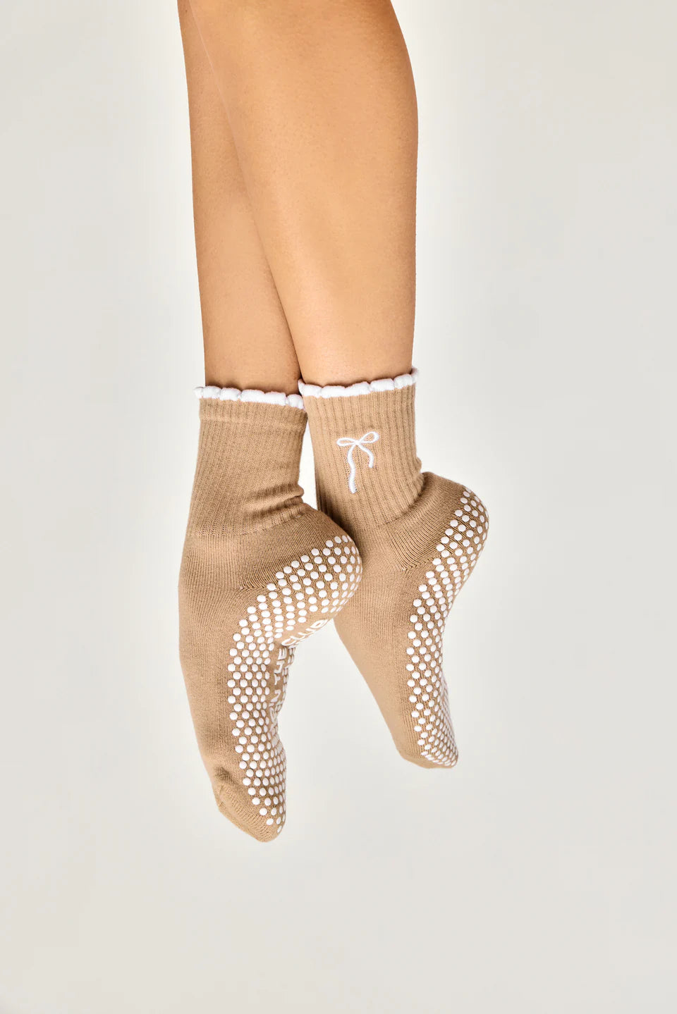 Club Martyn Bow Crew Pilates Grip Sock - Toffee