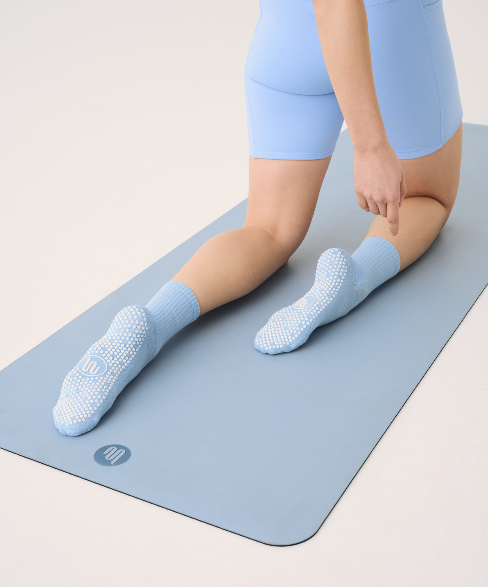 Move Active Crew Grip Socks - Powder Blue