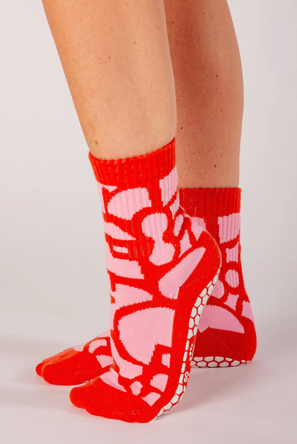 Melisoles Crew Grip Socks - Pink Giraffe