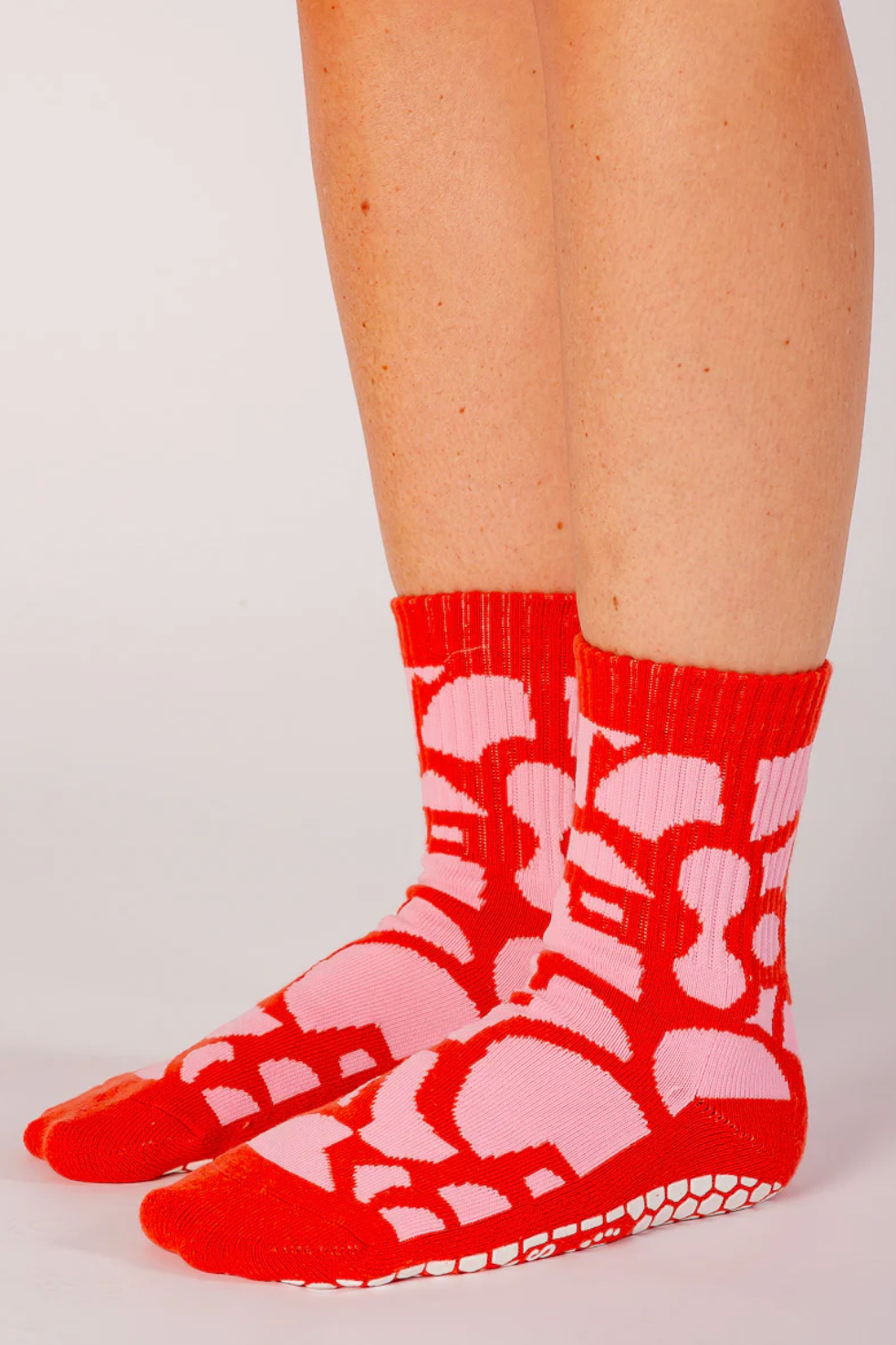 Melisoles Crew Grip Socks - Pink Giraffe