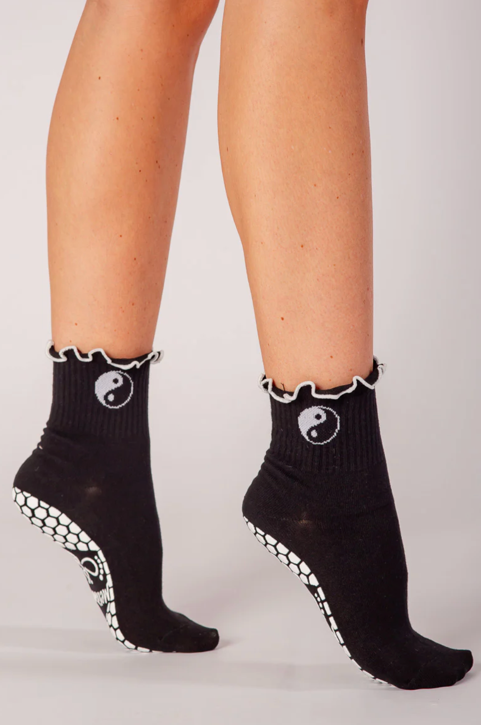 Melisoles Crew Grip Socks - Yin Yang