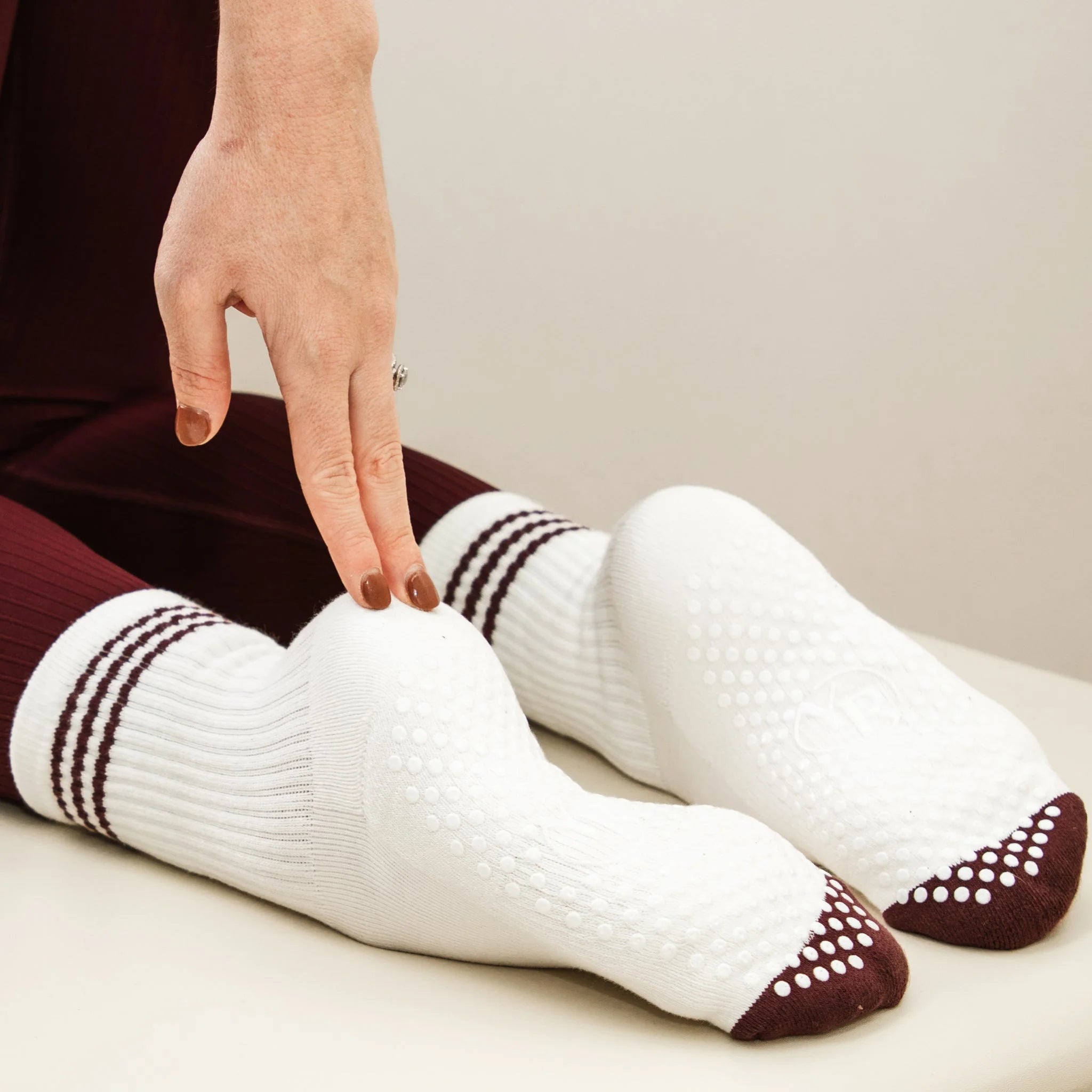 Your Reformer Crew Grip Sock - Snow White/Burgundy